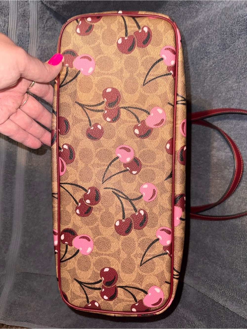 Coach Gallery Tote brown signature canvas with cherry print - Picture 6 of 12